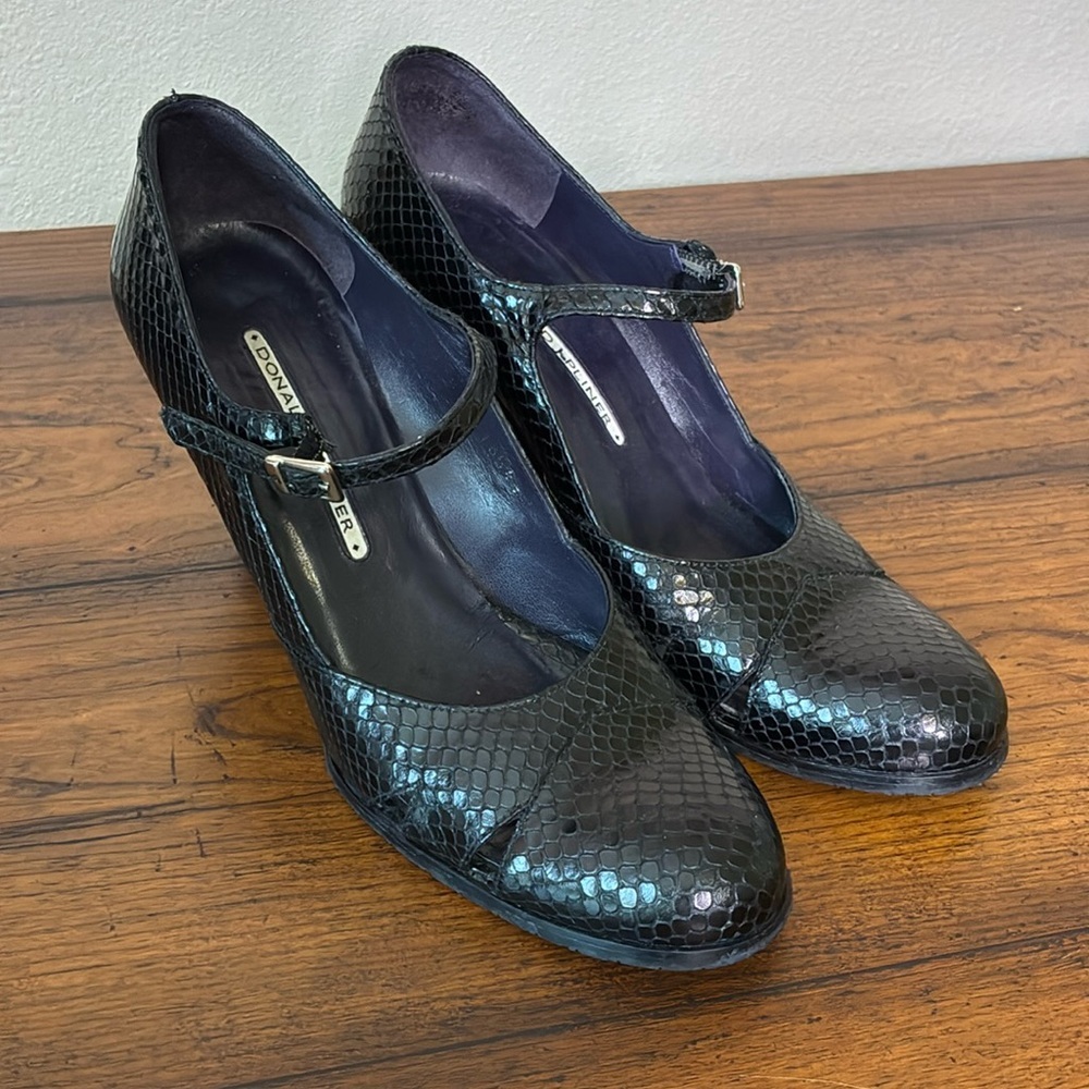 DONALD J. PLINER Women 8 Narrow Black Snakeskin Mary Jane Pumps Wedge Heels